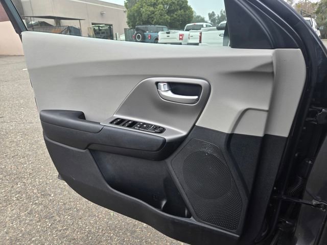 Used 2018 Kia Niro LX image 26