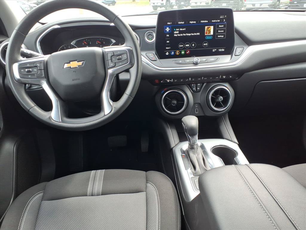 Used 2025 Chevrolet Blazer LT AWD/4WD image 9