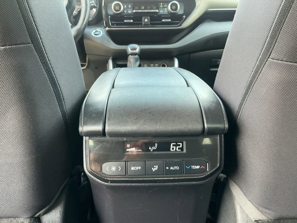Used 2023 Toyota Highlander LE FWD image 21