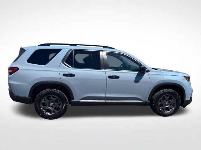 Certified 2025 Honda Pilot TrailSport image 6