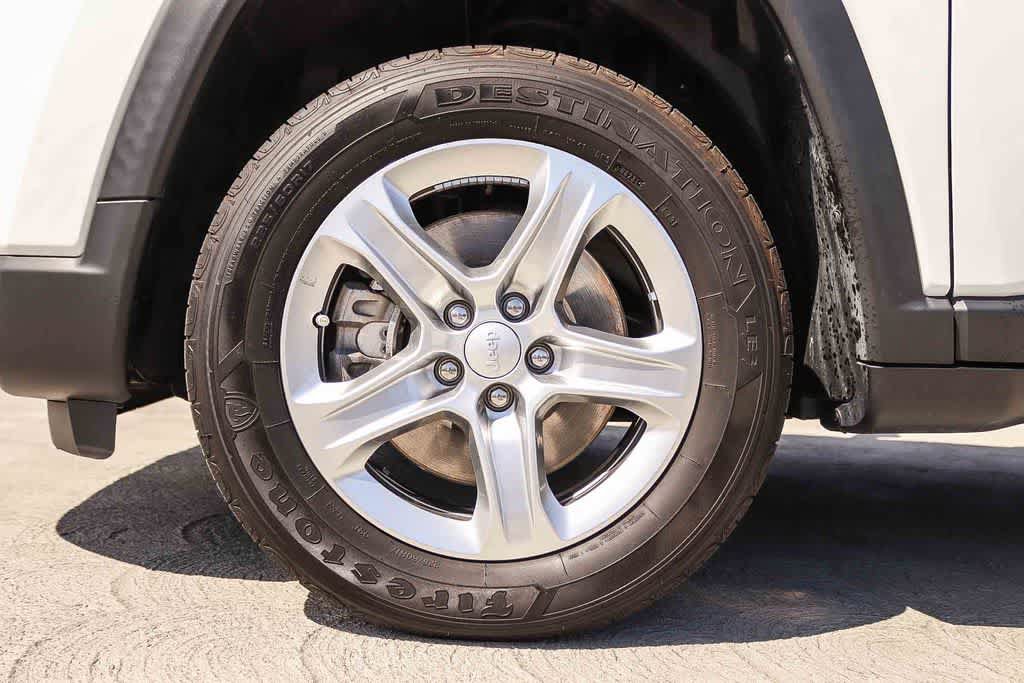Used 2023 Jeep Compass Latitude AWD/4WD image 11