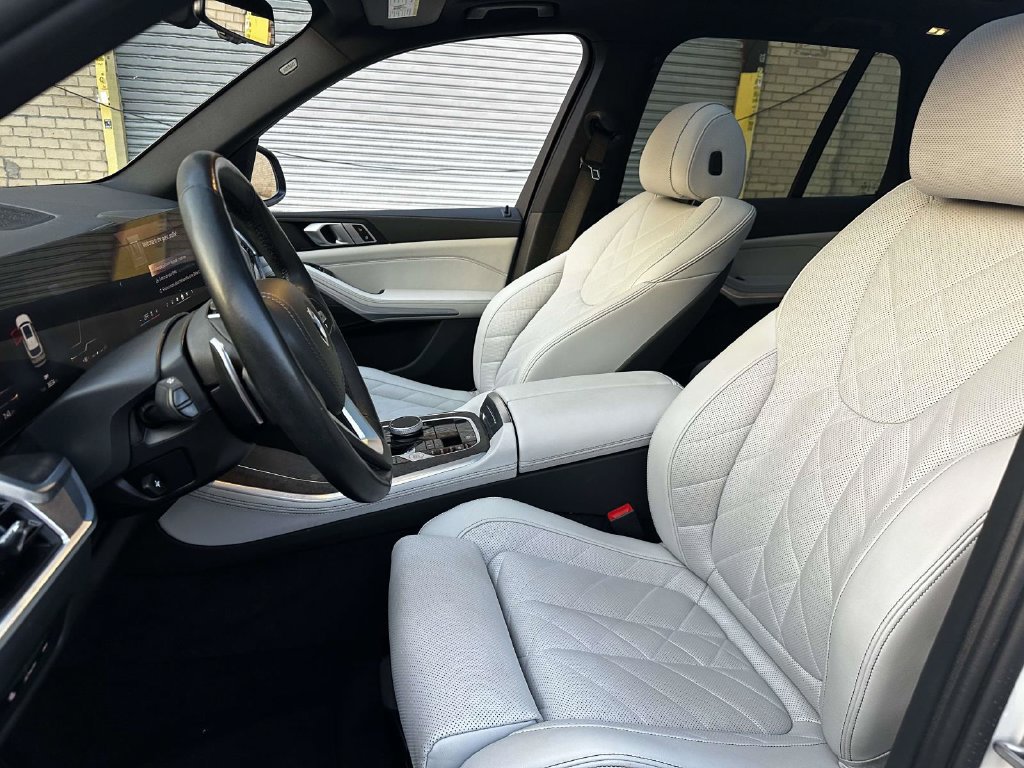 Used 2024 BMW X5 xDrive40i AWD/4WD image 16