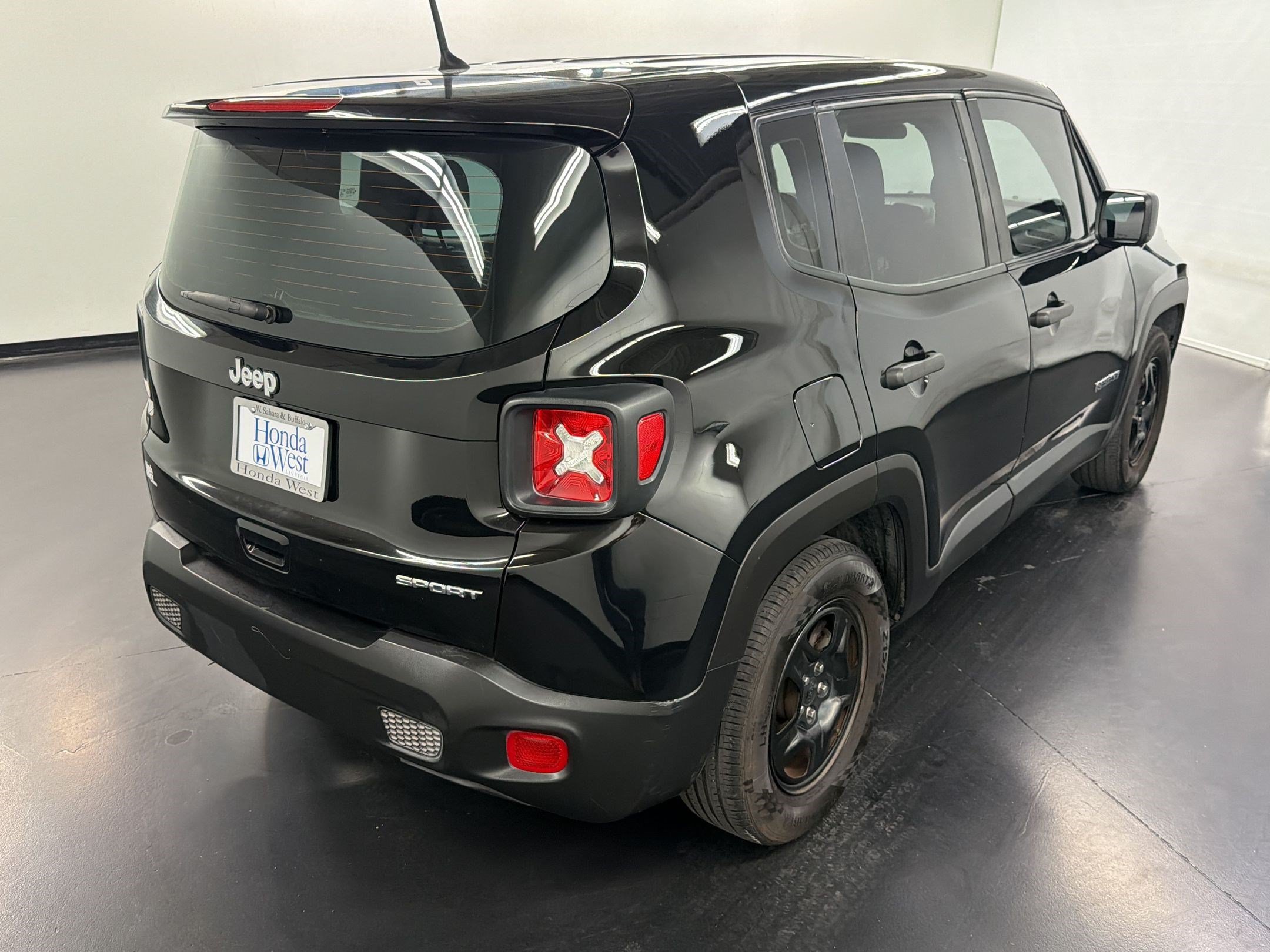 Used 2019 Jeep Renegade Sport FWD image 9