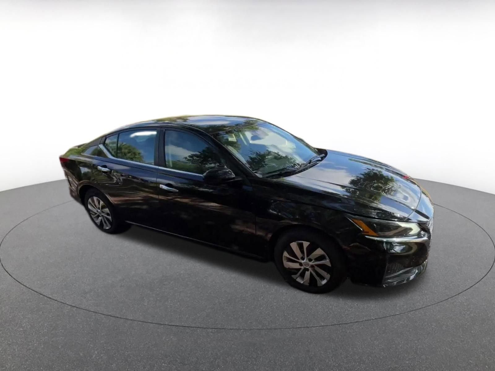 Used 2023 Nissan Altima 2.5 S FWD image 2