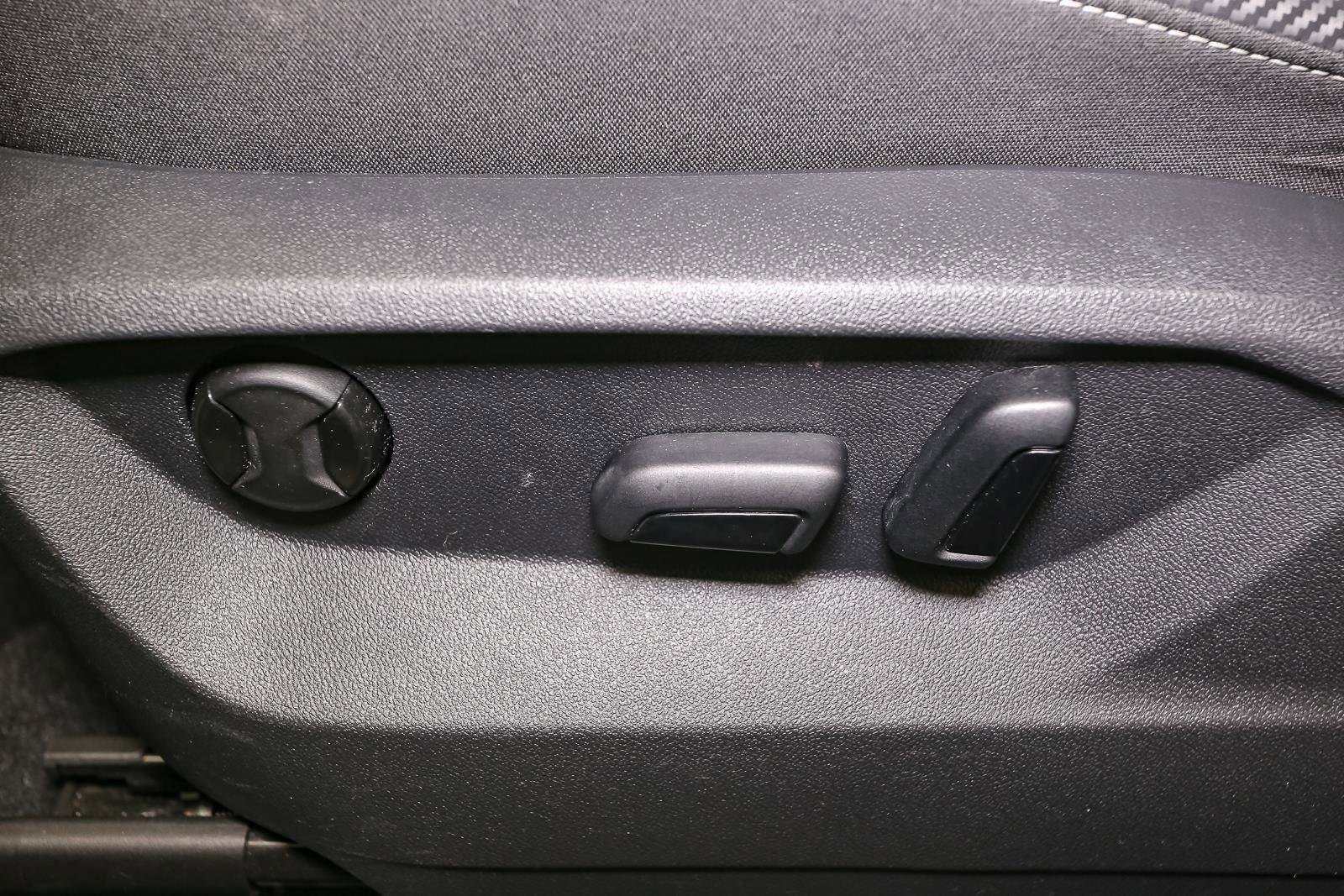 Certified 2023 Volkswagen Atlas Cross Sport SE image 40