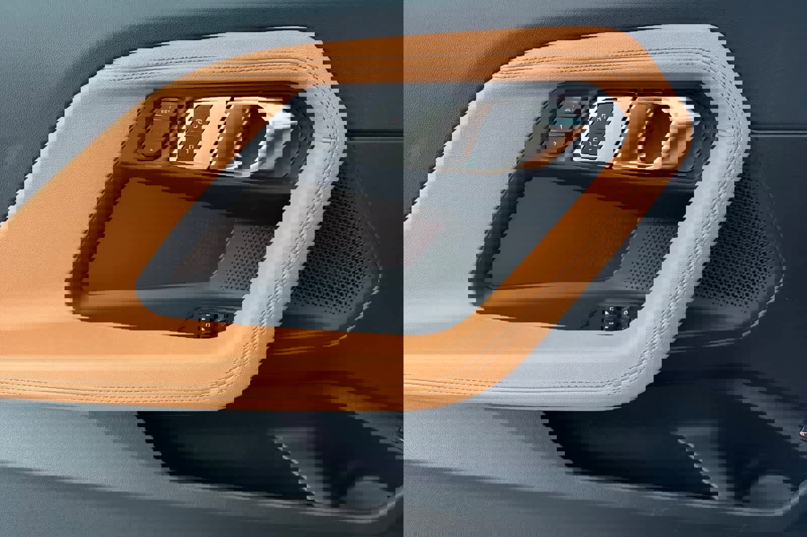 Used 2023 BMW 230i Coupe w/ Premium Package image 12