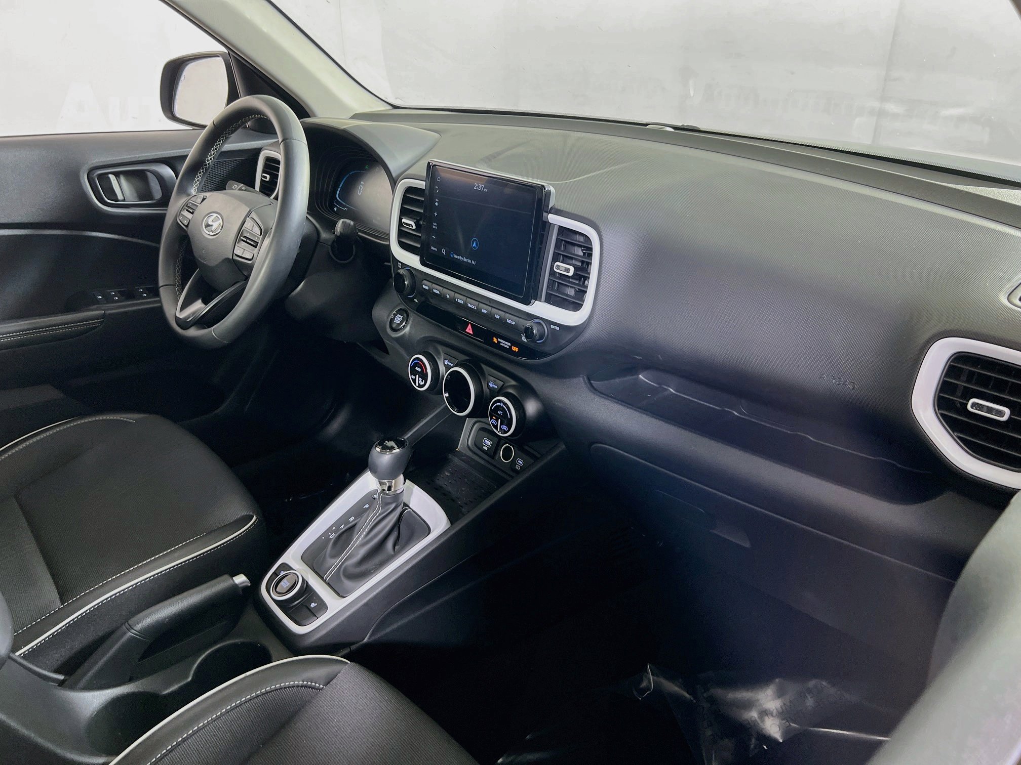 Used 2023 Hyundai Venue Limited w/ Cargo Package FWD image 27