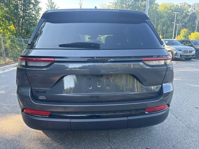 Used 2024 Jeep Grand Cherokee Altitude AWD/4WD image 14