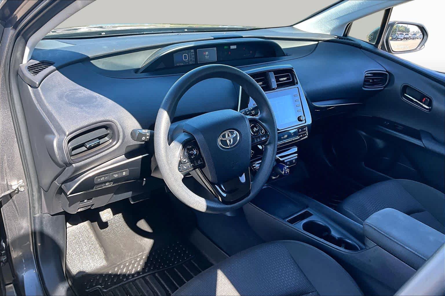 Used 2021 Toyota Prius LE FWD image 17