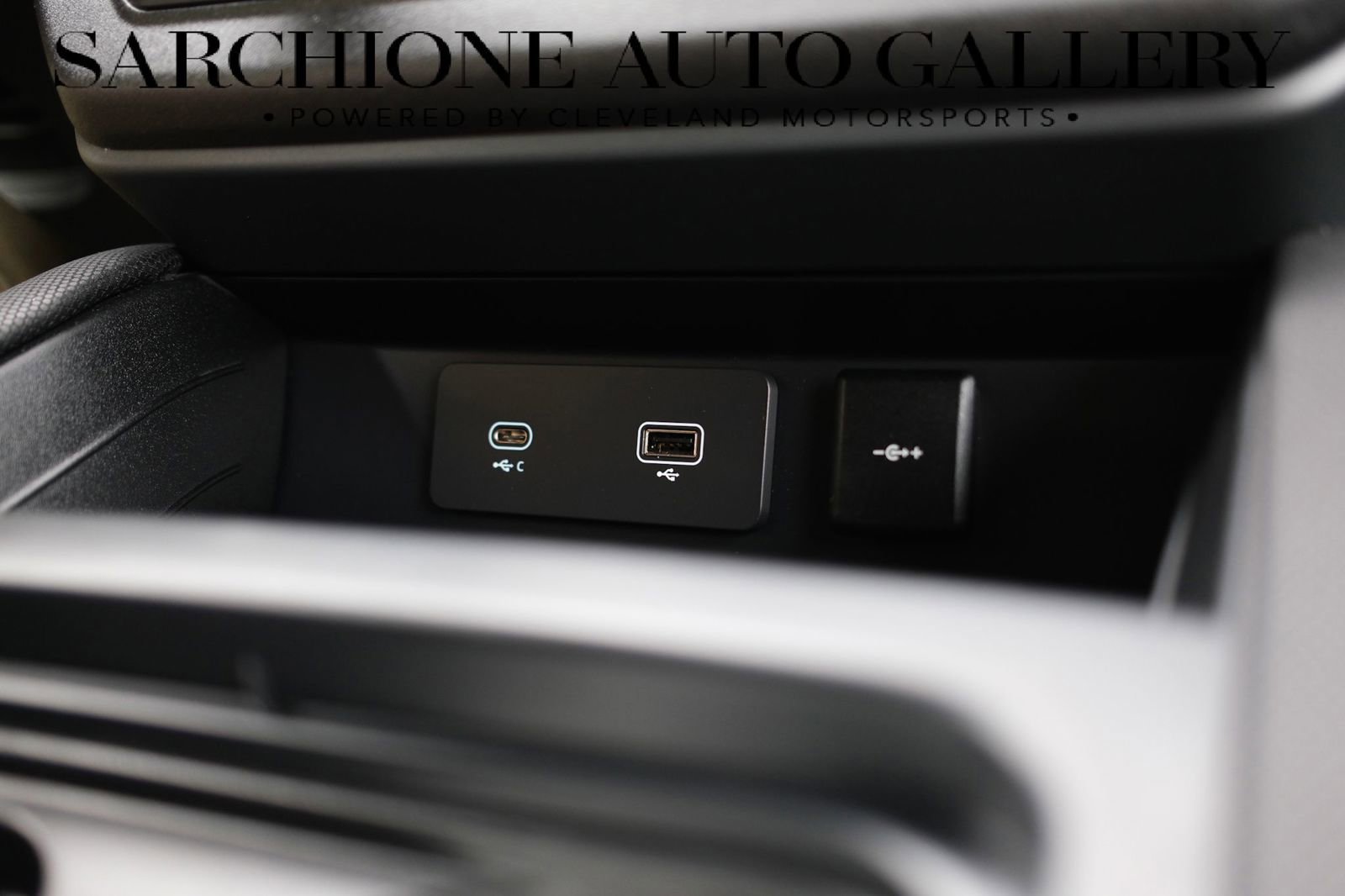 Used 2022 Land Rover Defender 90 X-Dynamic S image 16