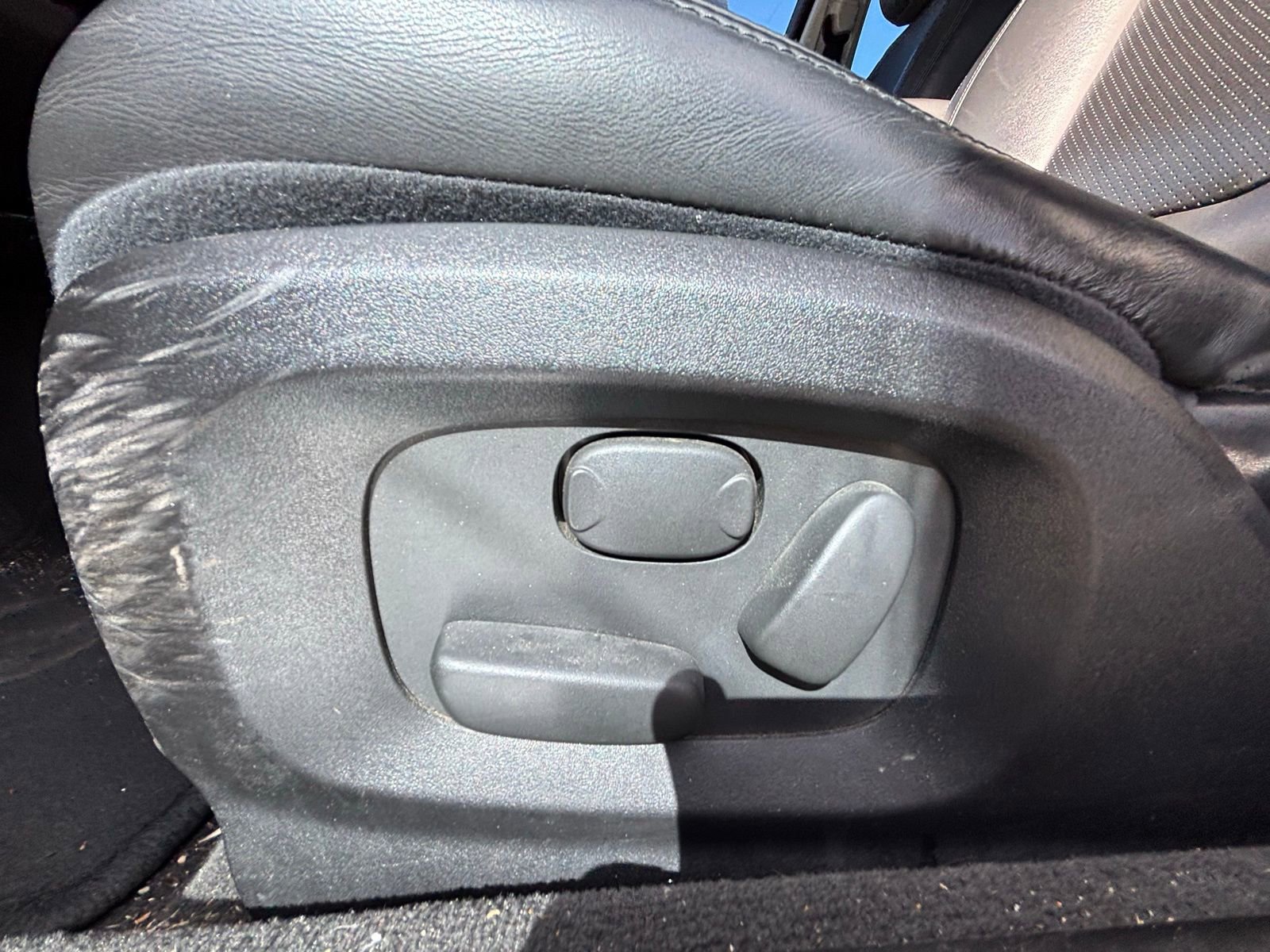 Used 2011 Jaguar XF Premium image 8