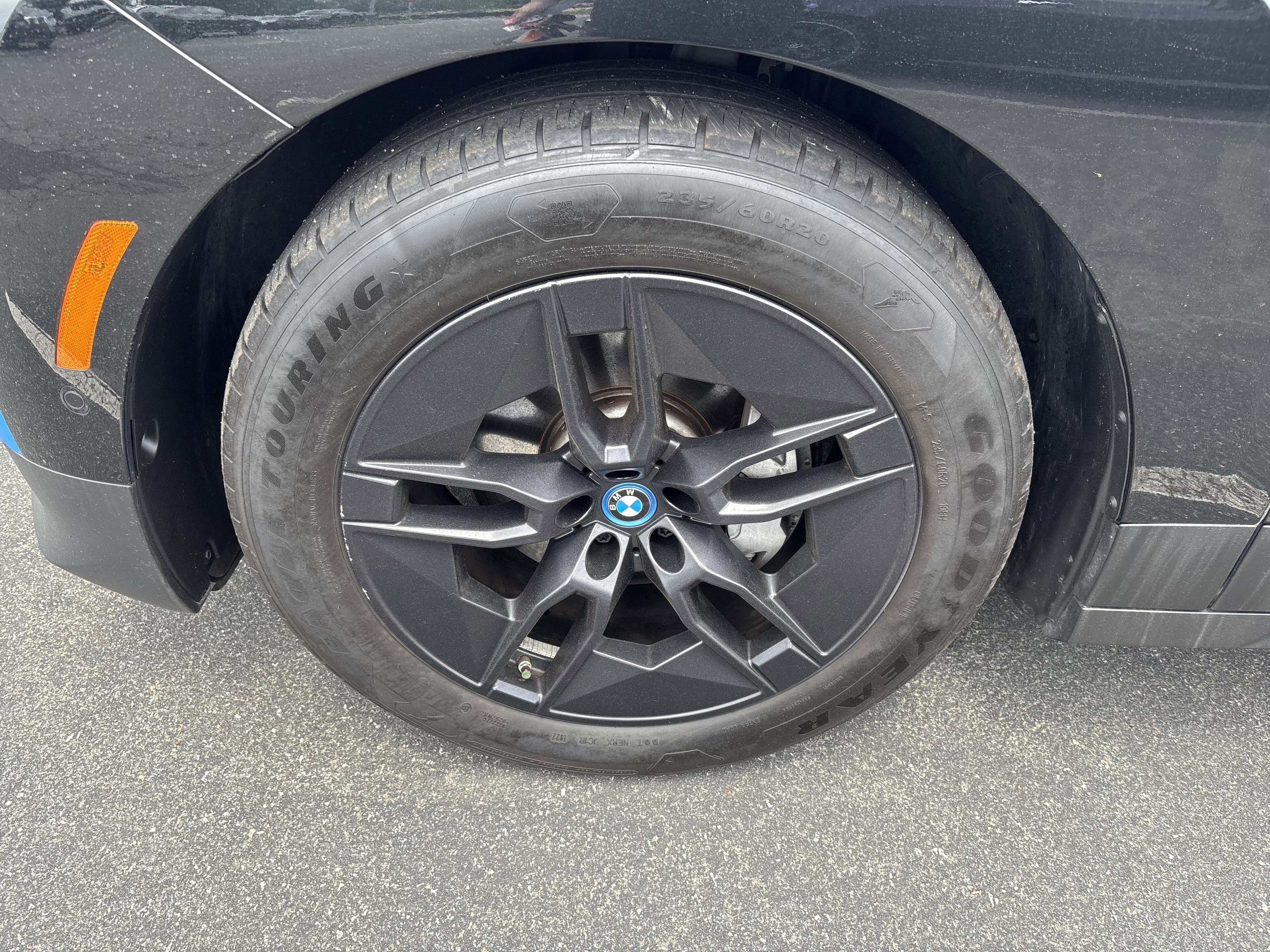 Used 2023 BMW iX xDrive50 w/ Premium Package AWD/4WD image 35