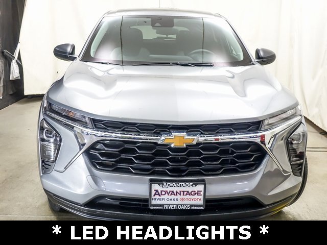 Used 2024 Chevrolet Trax LS w/ Driver Confidence Package image 3
