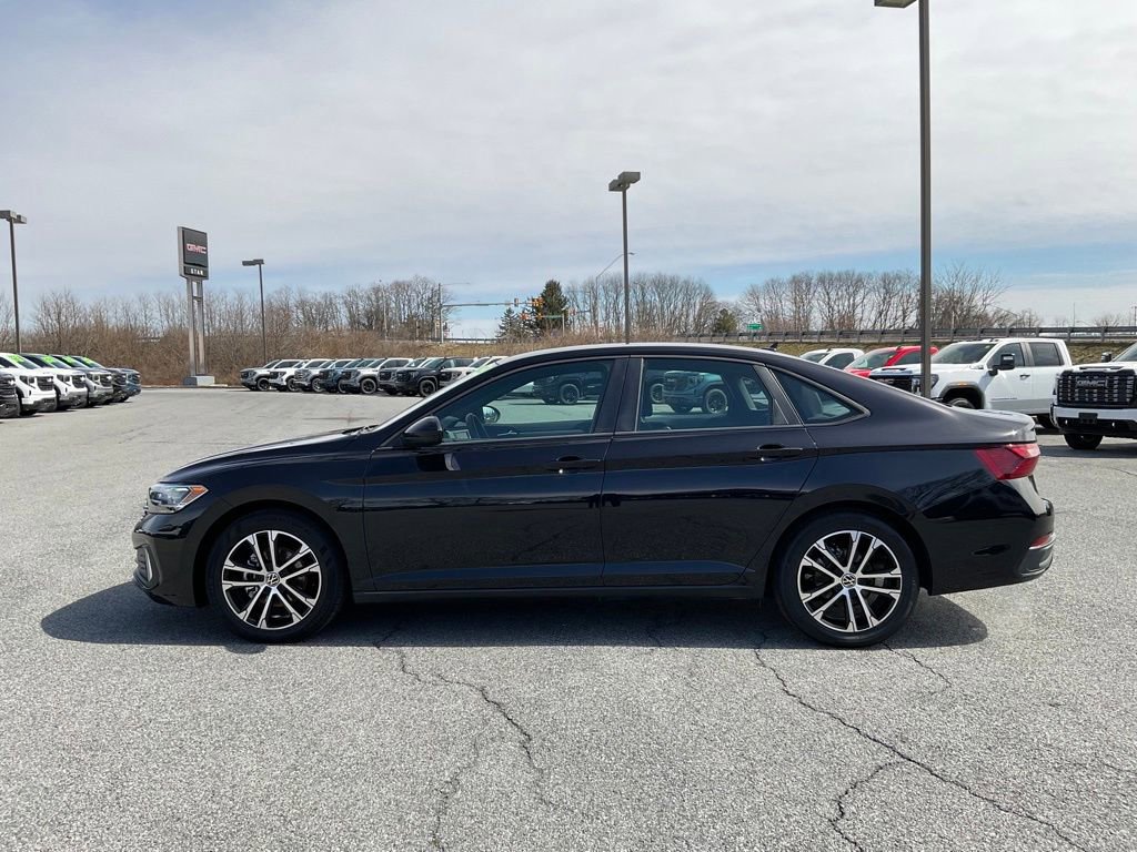 Used 2022 Volkswagen Jetta Sport image 6