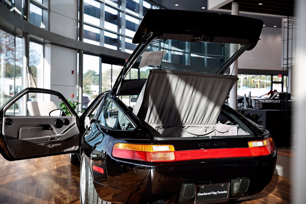 Used 1994 Porsche 928 GTS RWD image 33