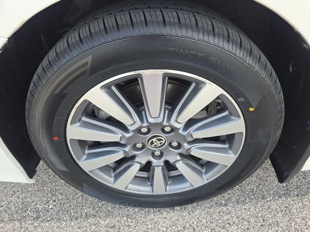 Used 2020 Toyota Sienna Limited Premium FWD image 17