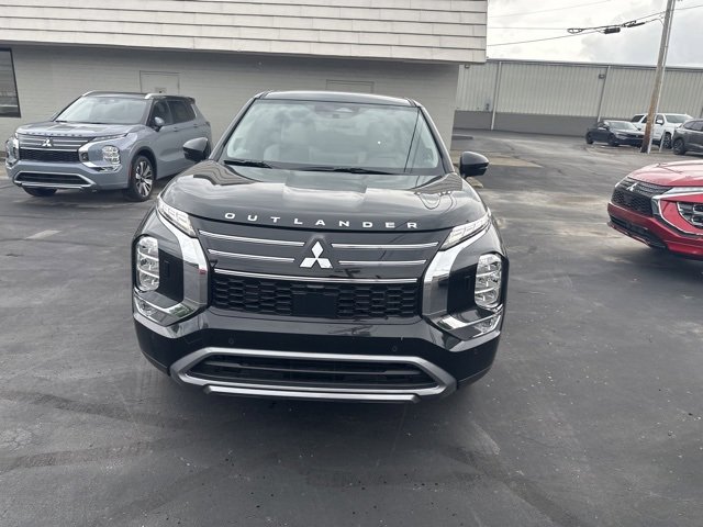 New 2025 Mitsubishi Outlander AWD image 2