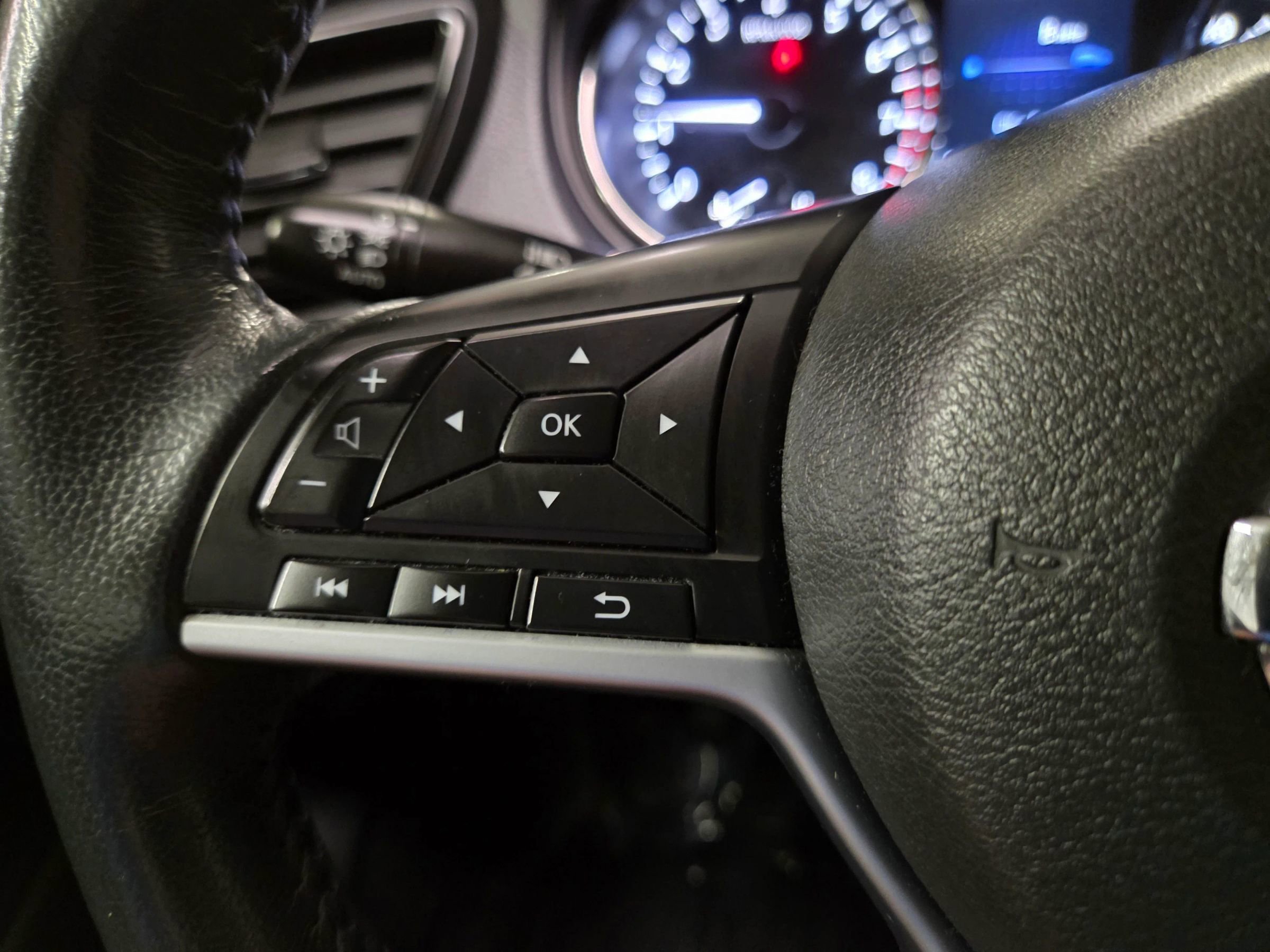 Used 2017 Nissan Rogue SV image 21