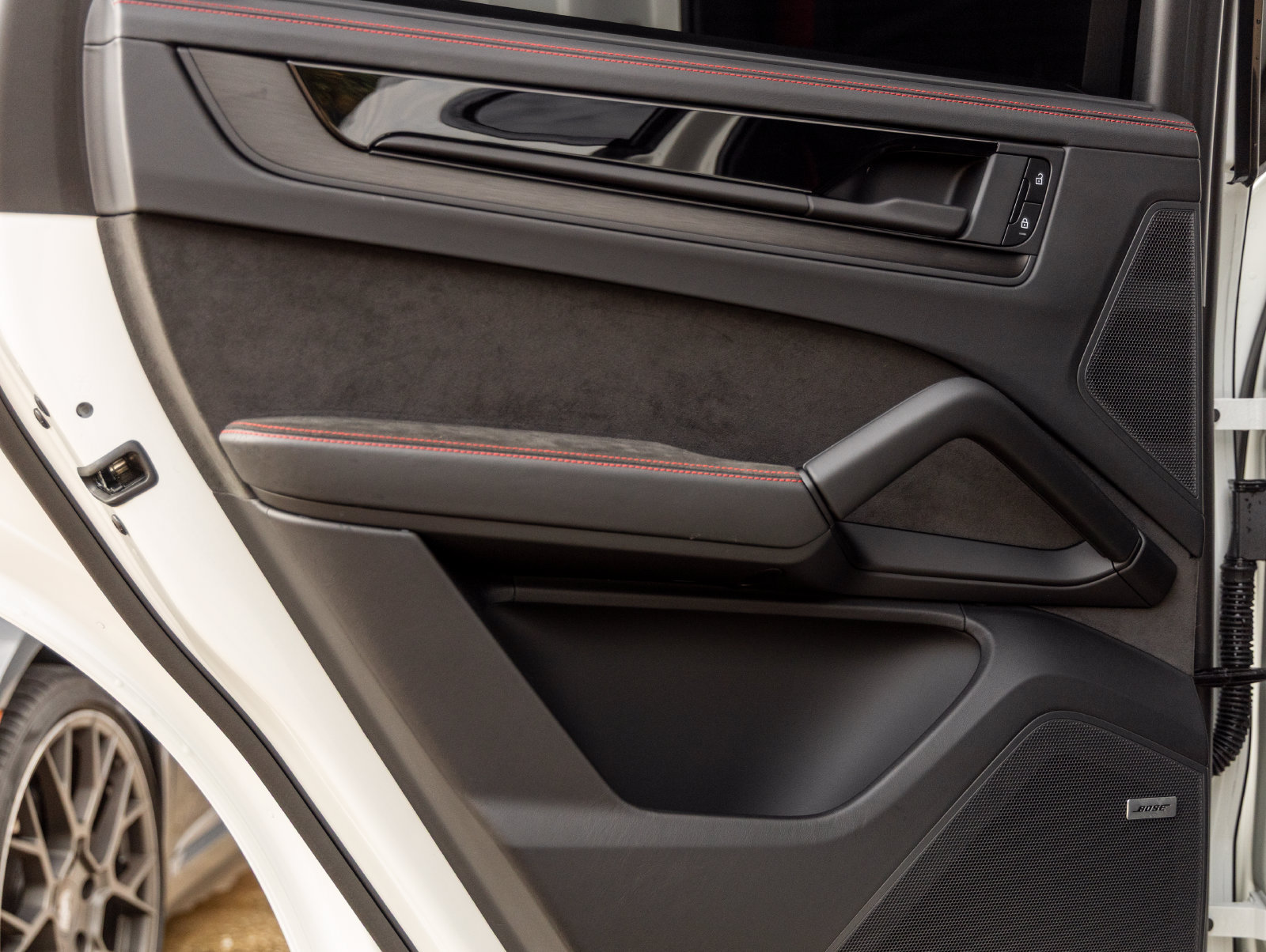Certified 2025 Porsche Cayenne GTS AWD/4WD image 32