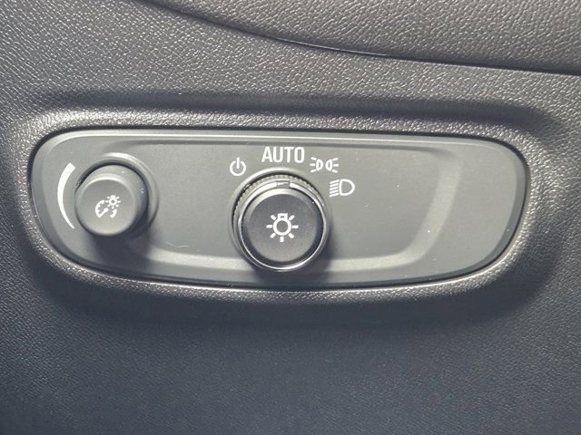 Used 2022 Chevrolet Equinox RS w/ RS Leather Package FWD image 22