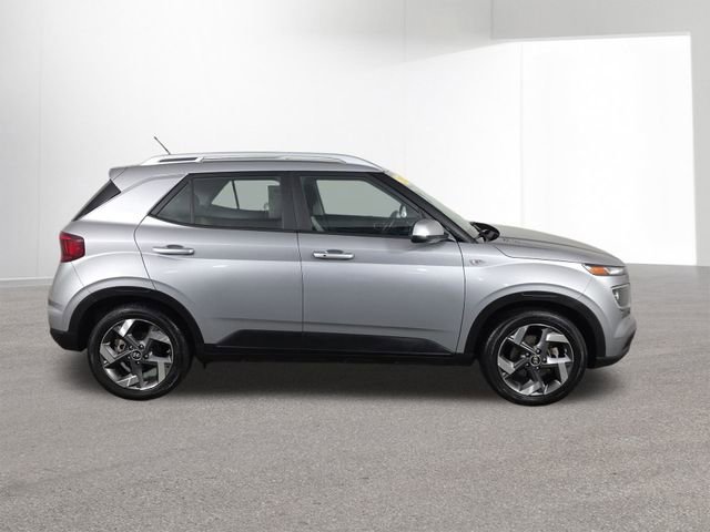 Used 2025 Hyundai Venue SEL image 42