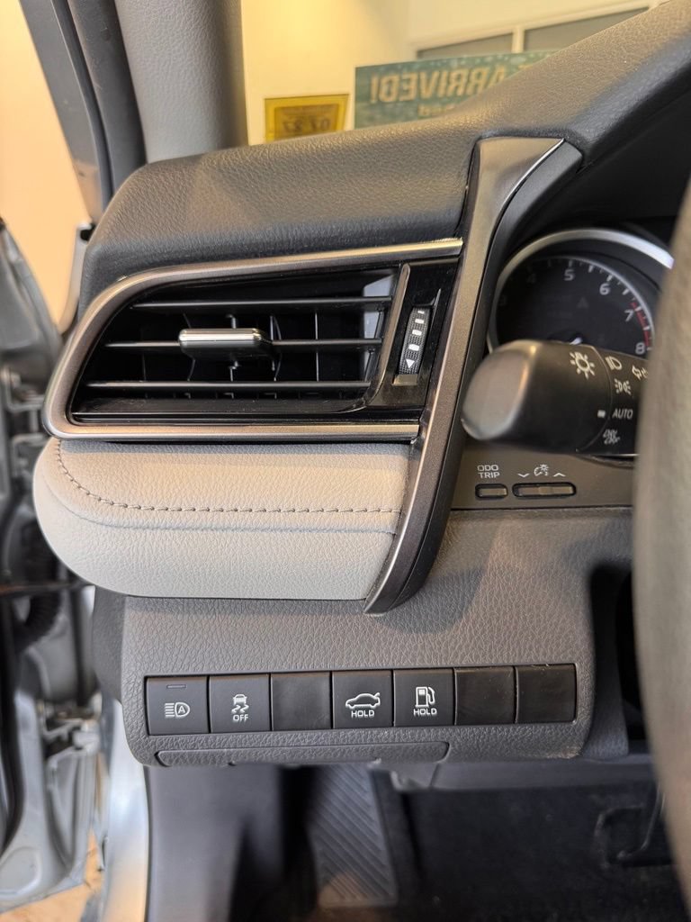Used 2022 Toyota Camry LE w/ Convenience Package FWD image 22