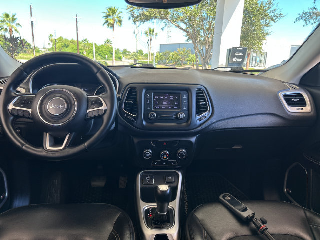 Used 2018 Jeep Compass Latitude w/ Cold Weather Group FWD image 18