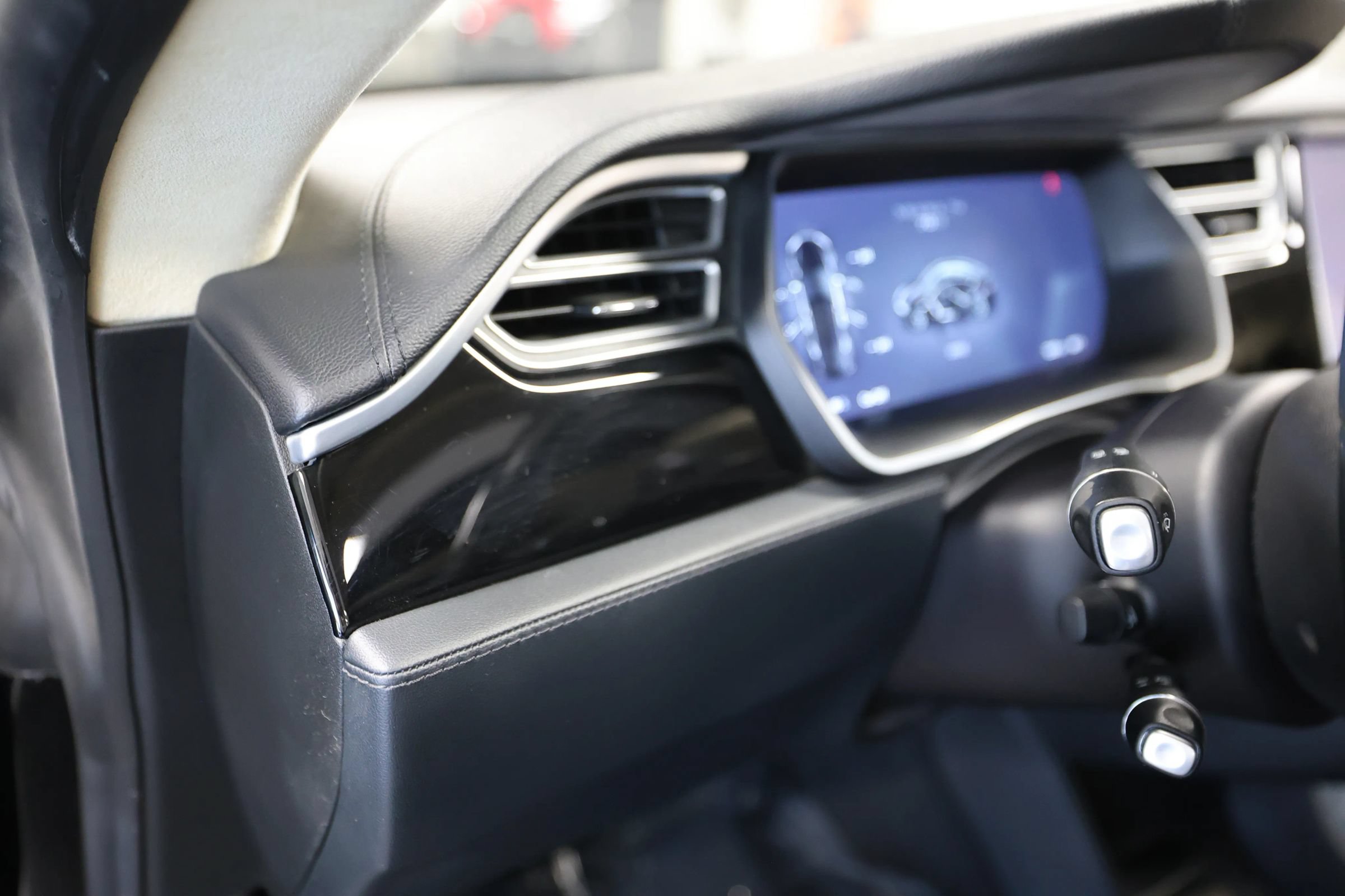 Used 2015 Tesla Model S 70D AWD/4WD image 29