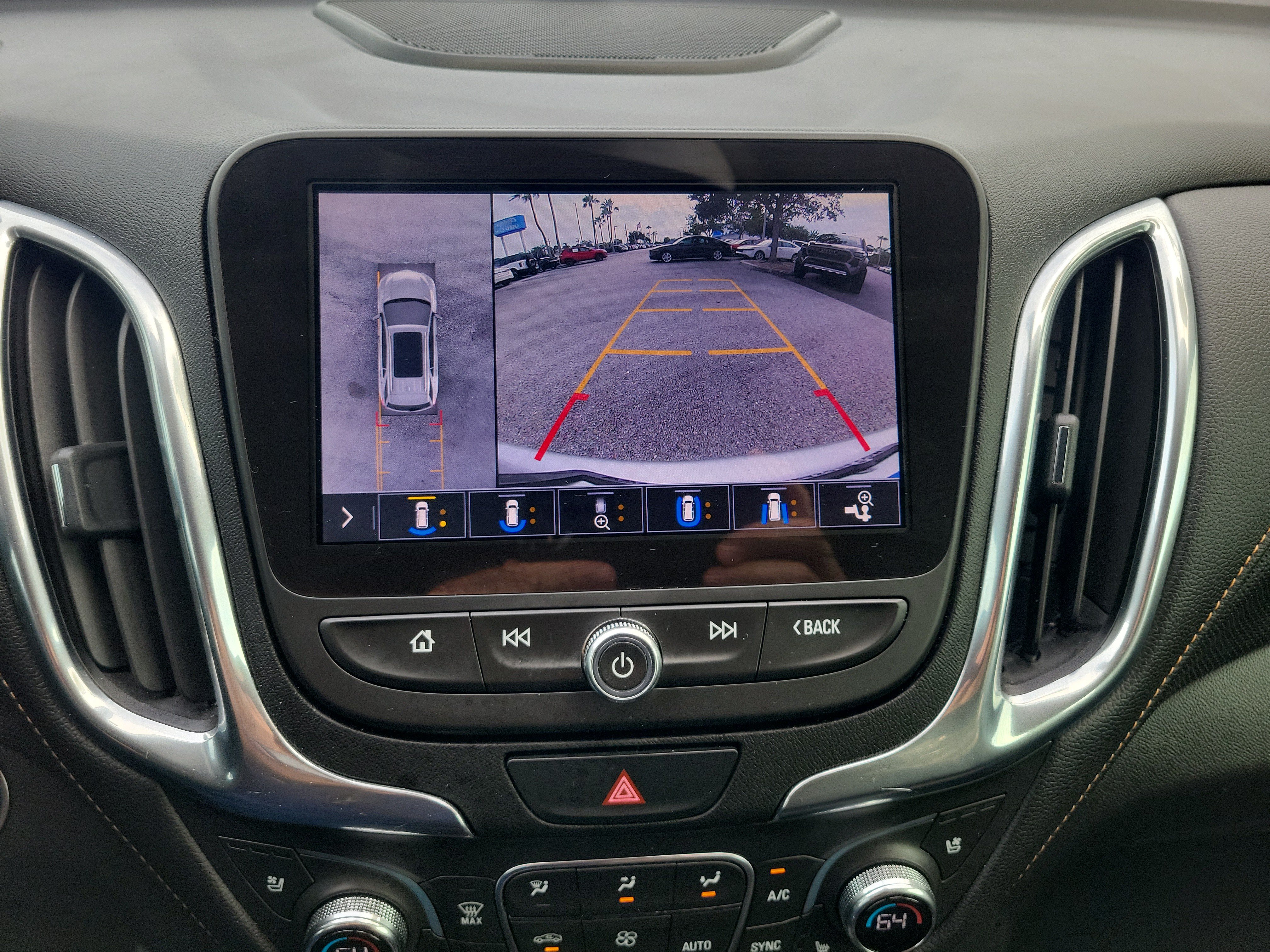 Used 2020 Chevrolet Equinox Premier FWD image 24