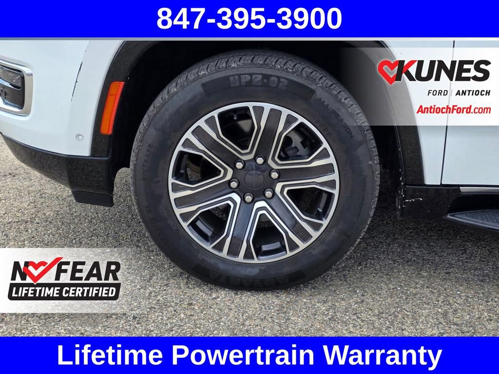 Used 2024 Jeep Wagoneer L Series II w/ Flexible Seating Group AWD/4WD image 17