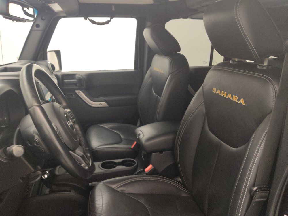 Used 2015 Jeep Wrangler Unlimited Sahara w/ Connectivity Group AWD/4WD image 17