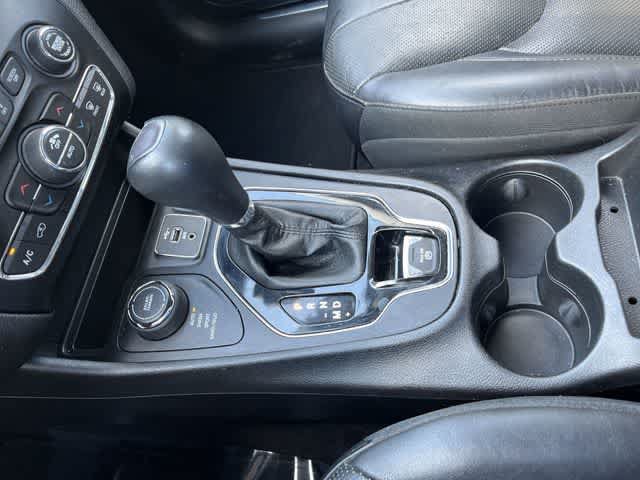 Certified 2019 Jeep Cherokee Limited AWD/4WD image 22