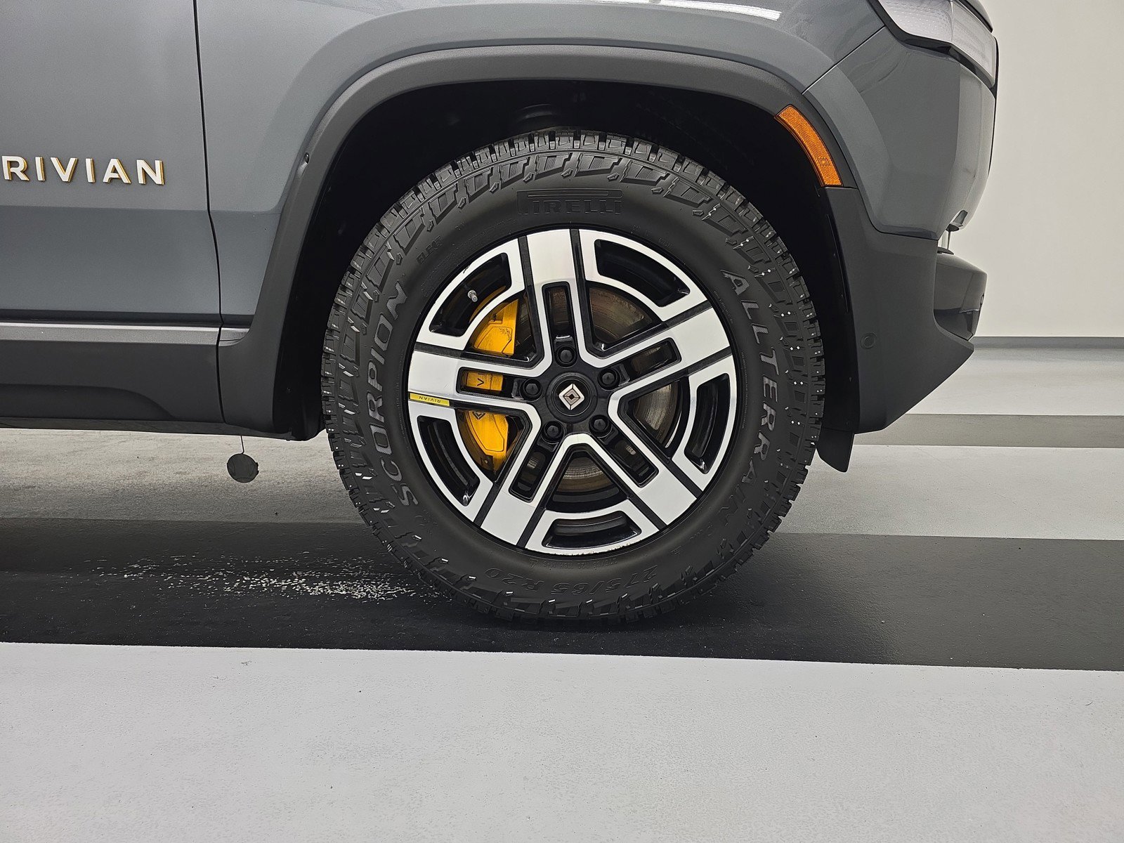 Used 2023 Rivian R1T Adventure image 11