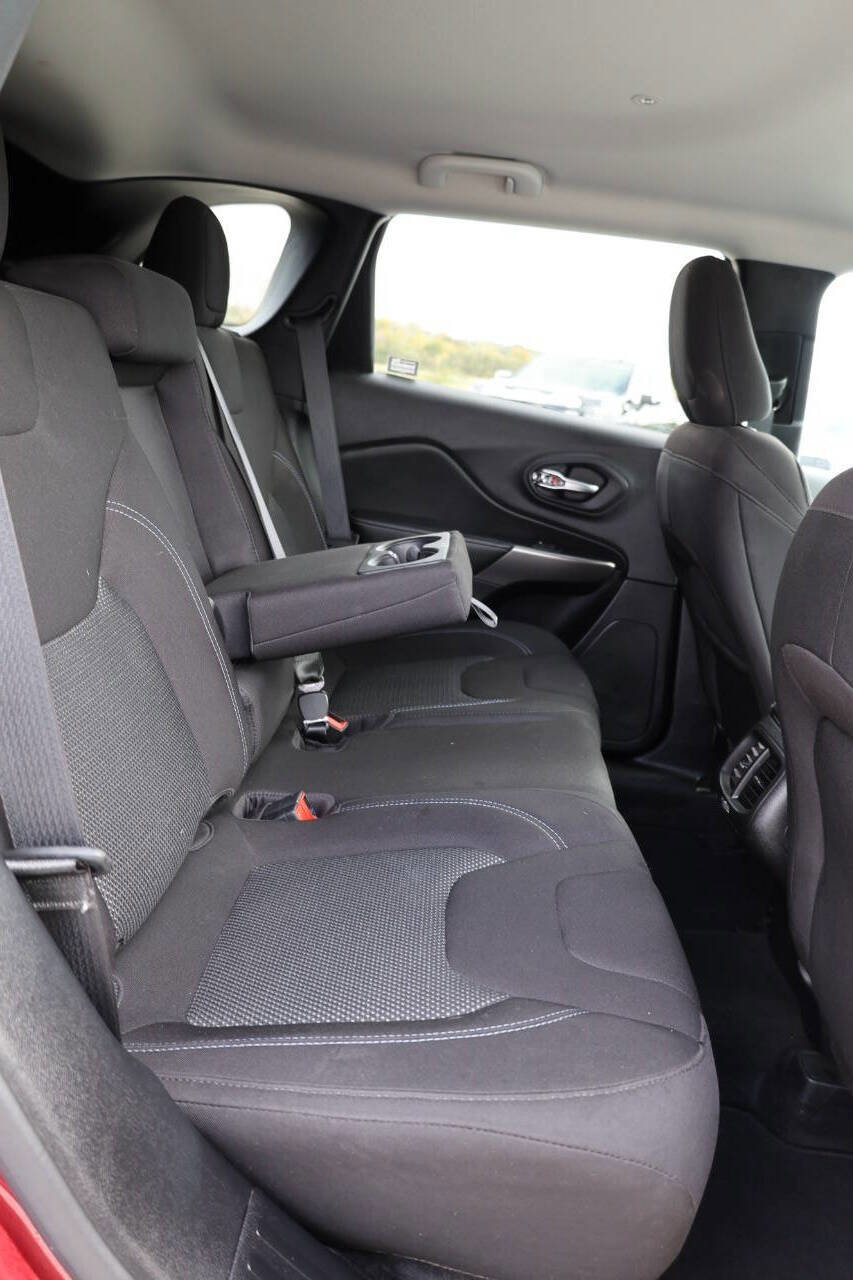 Used 2021 Jeep Cherokee Latitude image 15