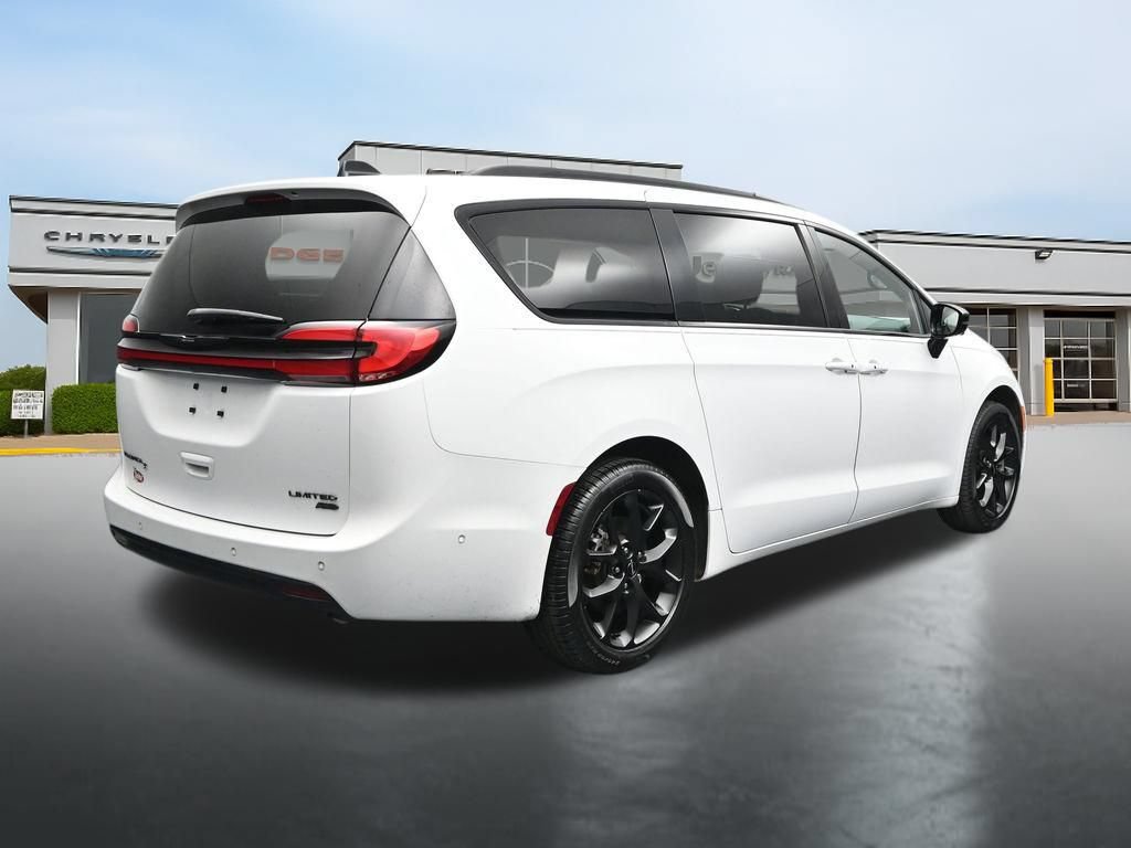 Used 2024 Chrysler Pacifica Limited w/ Uconnect Theater Family Group AWD/4WD image 5