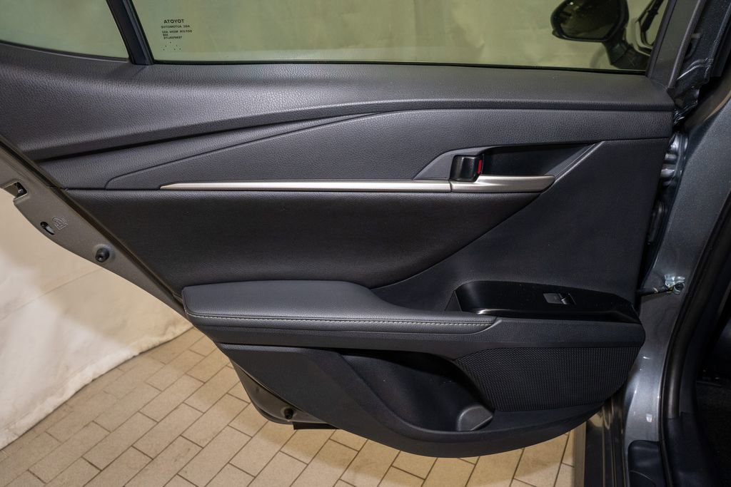 Used 2025 Toyota Camry XLE image 8