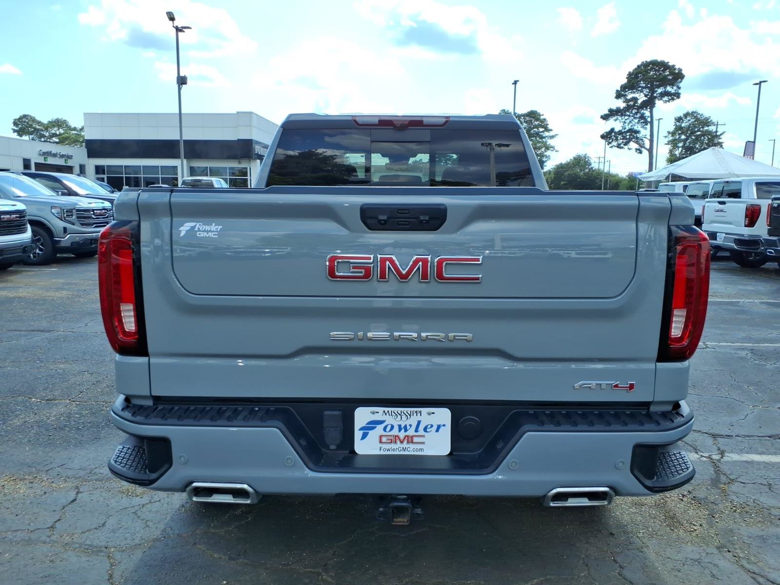 Used 2024 GMC Sierra 1500 AT4 w/ Technology Package AWD/4WD image 4
