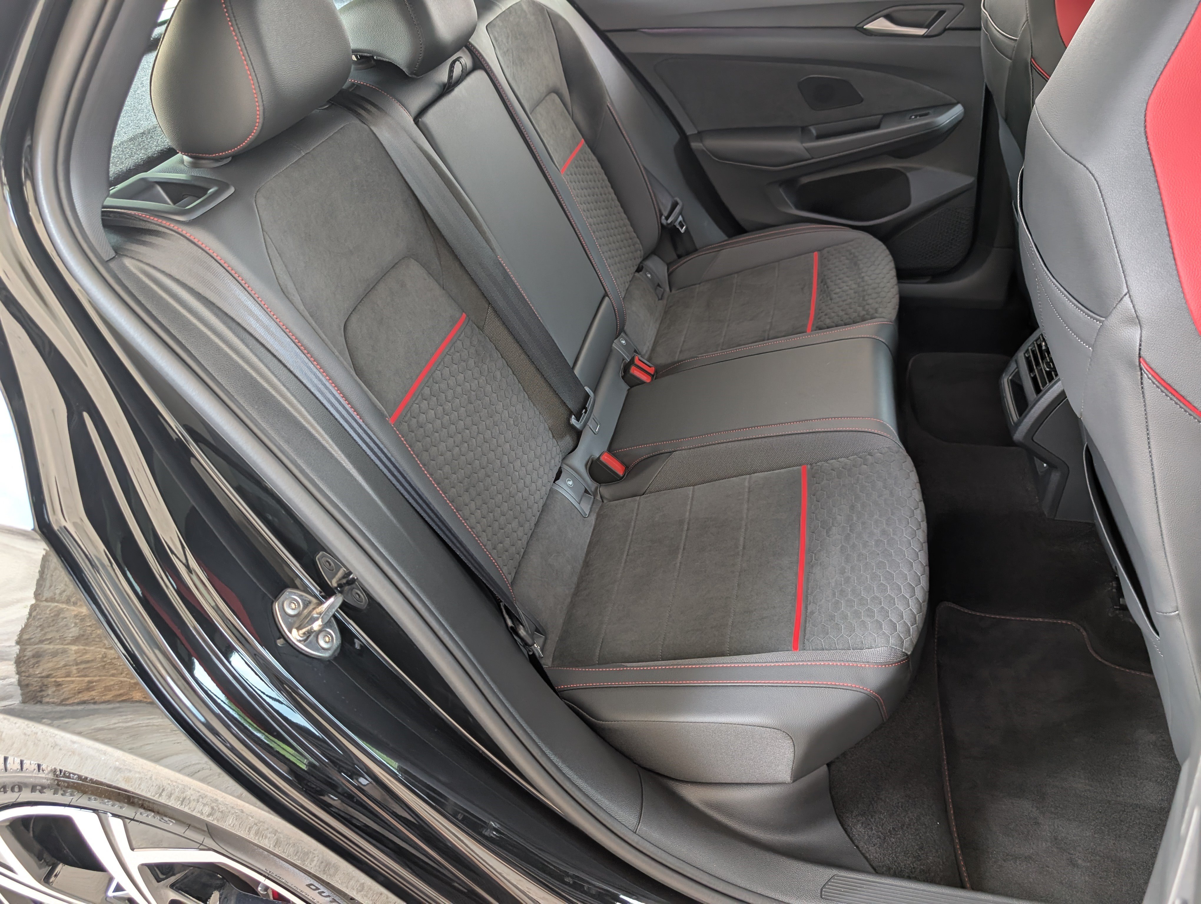 Used 2026 Volkswagen GTI SE FWD image 20