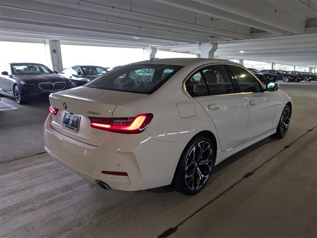 New 2025 BMW 330i Sedan w/ Premium Package image 4