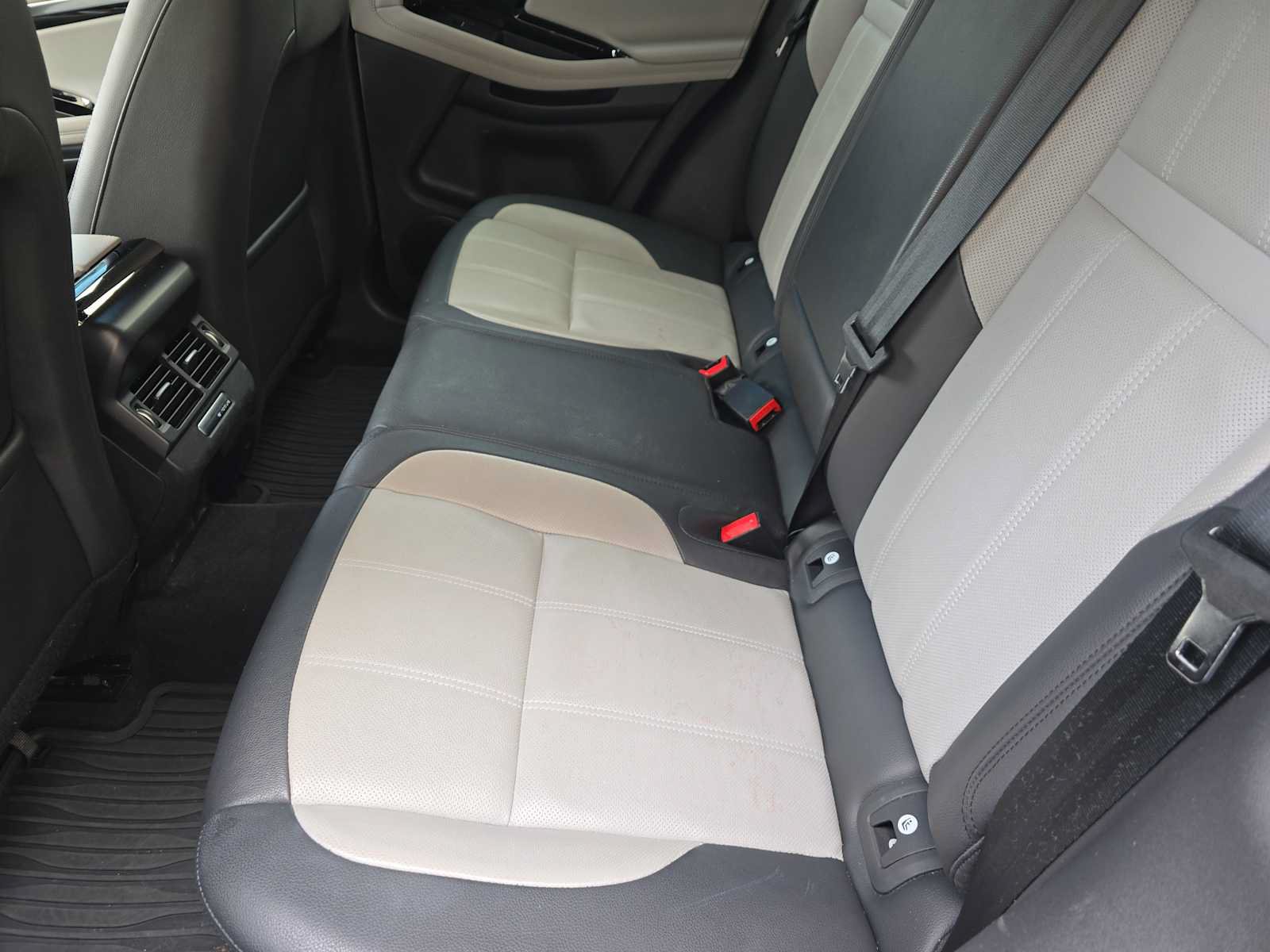 Used 2023 Land Rover Range Rover Evoque R-Dynamic SE AWD/4WD image 9
