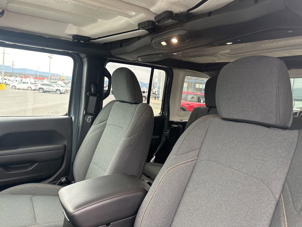 Used 2025 Jeep Wrangler Sport S image 13
