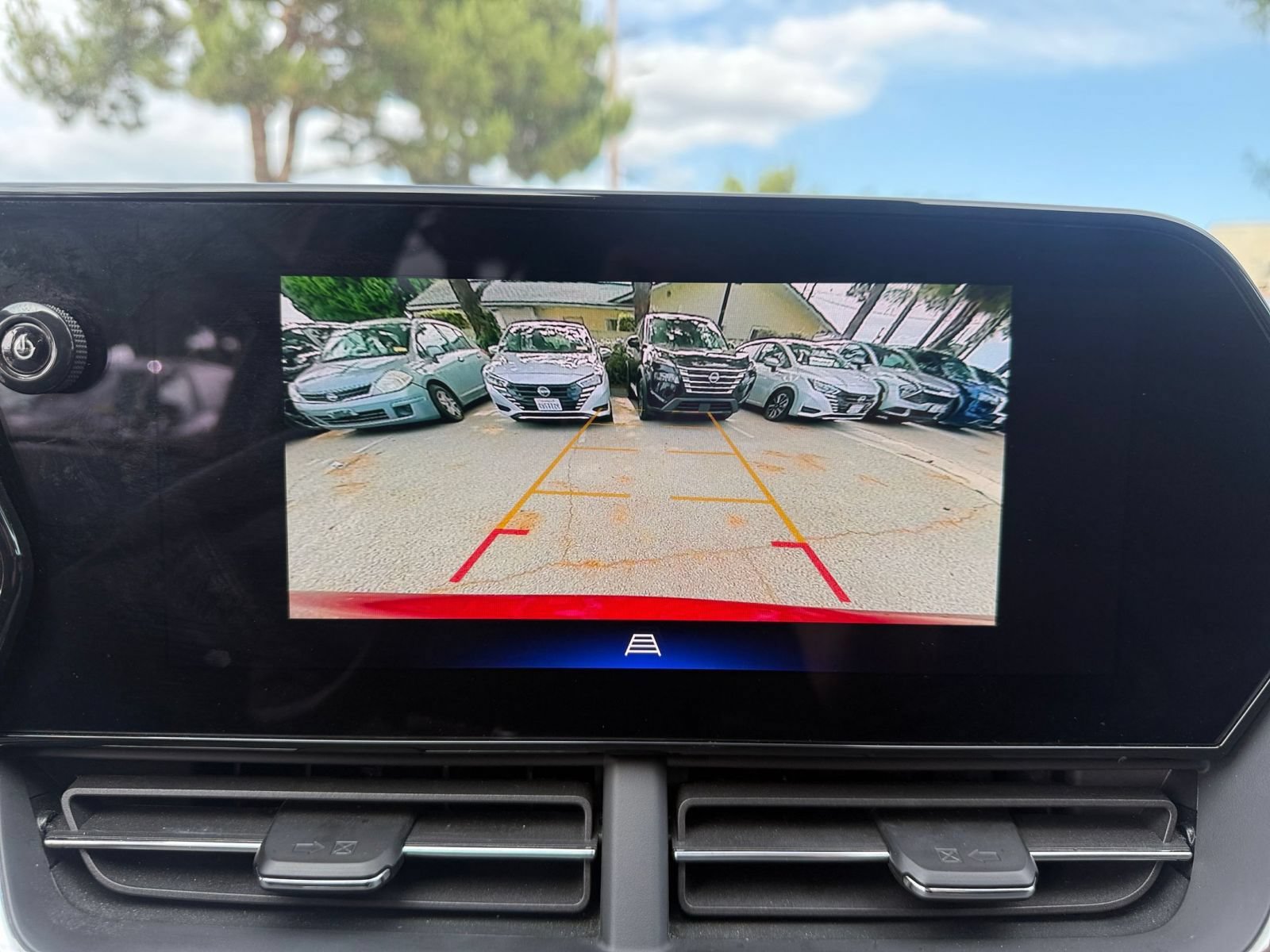 Used 2025 Chevrolet Trax LT w/ LT Convenience Package FWD image 21