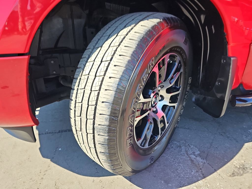 Used 2020 Nissan Titan SV w/ SV Convenience Package image 34