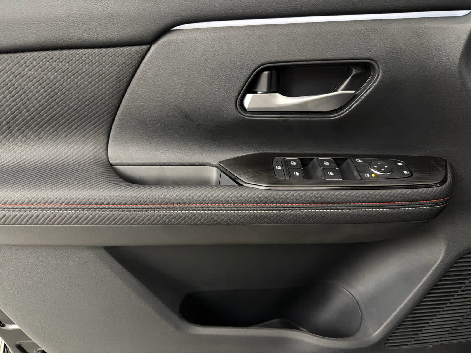 New 2026 Nissan Kicks SR FWD image 21