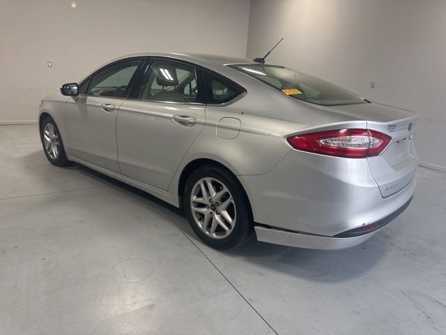 Used 2015 Ford Fusion SE image 9