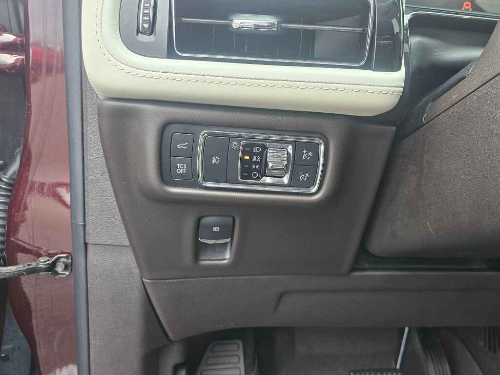 Used 2022 Lincoln Nautilus Black Label w/ Class II Trailer Tow Package image 21