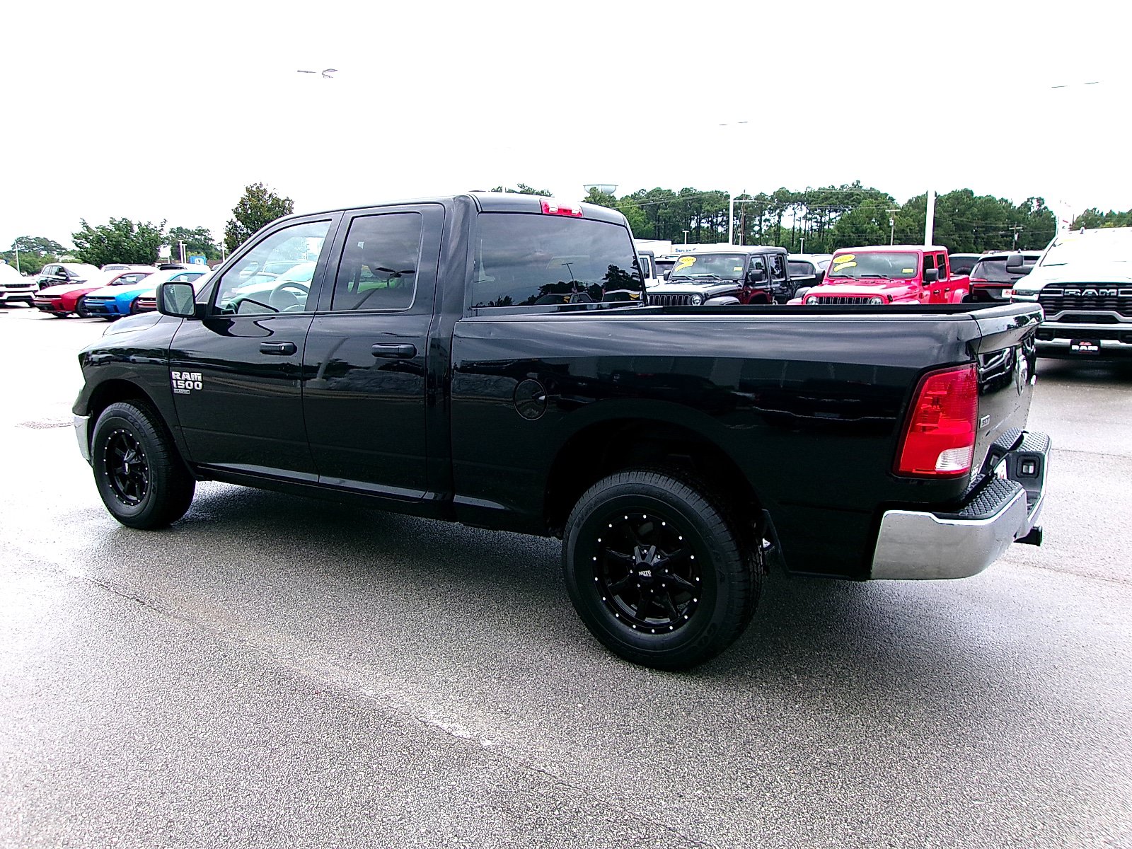 Used 2024 RAM 1500 Classic SLT AWD/4WD image 3