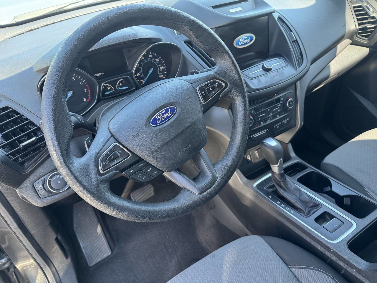 Used 2017 Ford Escape SE w/ Equipment Group 201A FWD image 9