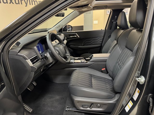 New 2025 Mitsubishi Outlander SEL image 9