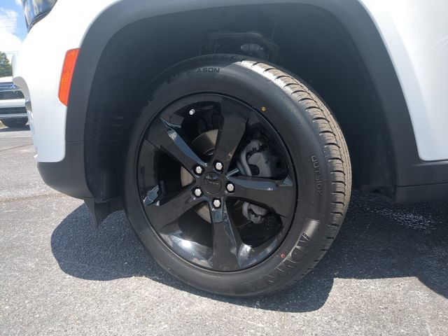 Used 2023 Jeep Grand Cherokee Altitude RWD image 35